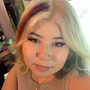 Meet your Posher, Alyssa